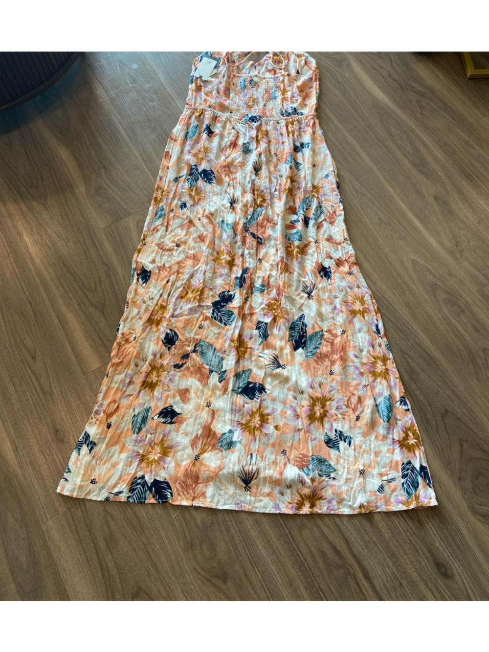 Floral RipCurl V-Neck Maxi Dress in Peach Pink - Picture 7 of 7
